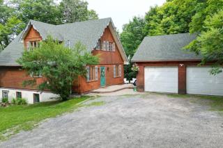 Chalet Mont Cascades w/ Spa & Fibre Optic Internet - Cantley - 0