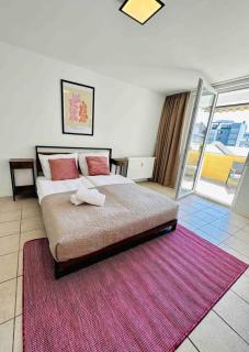 Zentral gelegenes und stilvoll möbliertes Apartment in Duisburg Nur 5 Minuten vom Hbf und City, ideal für Pendler und Messebesucher - Duisburgo - 1