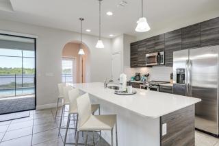 Near Disney and Legoland Spacious Poolside Oasis! - Haines City - 2