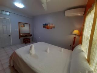 Rachel Land - Caye Caulker - 8
