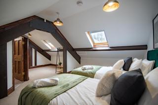 Madison House - Converted Church 5 Bed Pontypool - Pontypool - 2