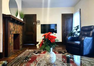 Spacious Frontier Park Apartment - 7