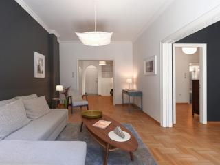 Chic Renovated Hideaway in Vibrant Square - Atene - 0