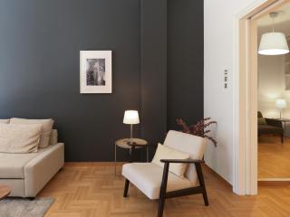 Chic Renovated Hideaway in Vibrant Square - Atene - 7