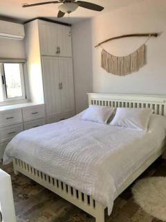 15C New Top Floor 2BR 2BA with Spectacular Views - 7