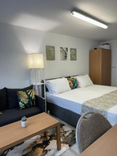 Posh Executive Studio London - Thamesmead - 0