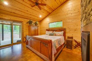 Broken Bow Cabin Hot Tub, Fire Pit and 7 Mi to Lake - Broken Bow - 1