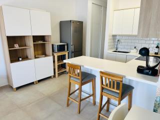Pambnb - Modern Beachfront Apartment Hideaway - 7