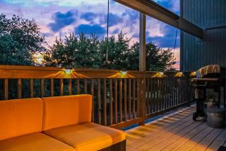 Lago Retreat - Point Venture - 1