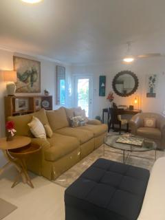Closest Studio Suite to Vanderbilt Beach, new remodel, well appointed, BBQ, yard, very private plus many extras! - Naples - 3