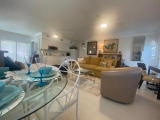 Closest Studio Suite to Vanderbilt Beach, new remodel, well appointed, BBQ, yard, very private plus many extras! - Naples - 8