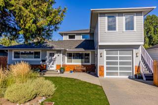LOCATION LOCATION LOCATION IMMACULATE 1 BEDROOM SUITE - Victoria - 9