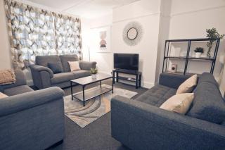 October Disc - Long Stay - Contractors - Bristol - 7