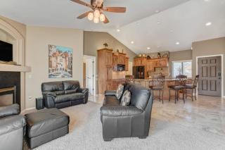 Mountainside View Firepit & Hot Tub - 1