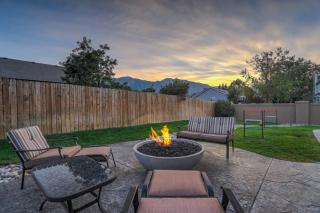 Mountainside View Firepit & Hot Tub - 1