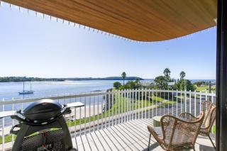 Exquisite 1-Bed Apartment with Bay Views - Batemans Bay - 3