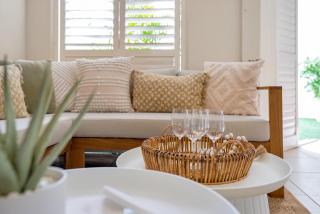 'Serenity at The Edge' A Private Poolside Apartment - 3