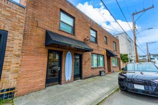 Waterfront Bliss, 2 BR Apt near Alki Beach - 2