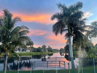 Modern Lakefront Home - 9