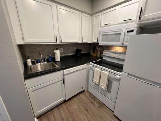 Aksarben 1 Bedroom-Close to I-80 - Omaha - 7