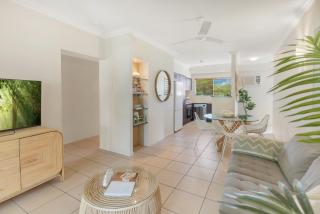 'Little Palm' A Resort-style Getaway - Edge Hill - 9