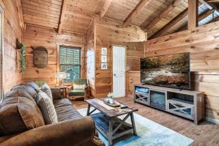 Mama Bear's Moonshine Ridge - Gatlinburg - 9