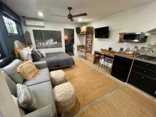 Sunnyside Studio - Pet Friendly Luxury Escape - 9