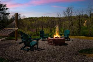 Spacious Cabin Near Hocking Hills and Caves with Hot Tub and Firepit - 9