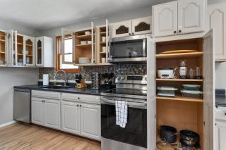 Spacious Cabin Near Hocking Hills and Caves with Hot Tub and Firepit - 7