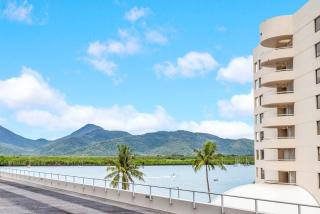 'Escape at Harbour Lights' Poolside Chic in the City - Cairns - 1