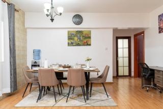 Luxurious-2 bedroom apartment with a swimming pool in Kilimani Nairobi - 3