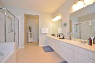 Beautiful Modern Condo, Near Parks-2012 - 3