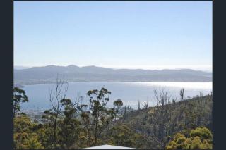 Modern executive house, stunning views over Hobart - 0