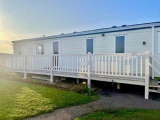Stunning 6 Berth Caravan For Hire In Norfolk, Close To The Beach, Ref 19129S - 9