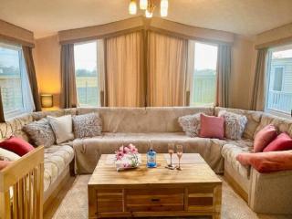 Stunning 6 Berth Caravan For Hire In Norfolk, Close To The Beach, Ref 19129S - Scratby - 6