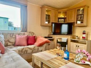 Stunning 6 Berth Caravan For Hire In Norfolk, Close To The Beach, Ref 19129S - Scratby - 4