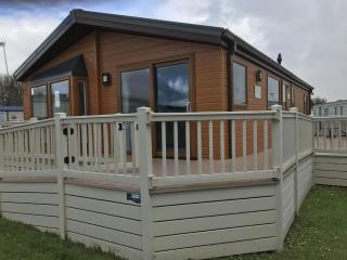 Beautiful 6 Berth Lodge With Disabled Access At Cherry Tree Ref 70829C - 9