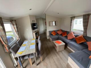 Great Caravan With Central Lounge Wifi At Broadland Sands, Suffolk Ref 20070Bs - Hopton on Sea - 9