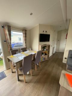 Great Caravan With Central Lounge Wifi At Broadland Sands, Suffolk Ref 20070Bs - Hopton on Sea - 7