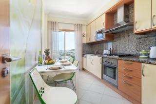 BnB Homes Ocean view Apartment with comfortable Terrace, 2 Swimming pools & Tennis court - Albufeira - 5