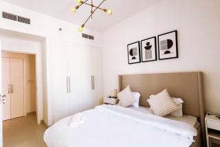 Elegant 1-BR , Close to Burj Khalifa, Burj Crown - 4