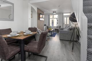 Gorst House - Air Host & Stay - Free parking - 8