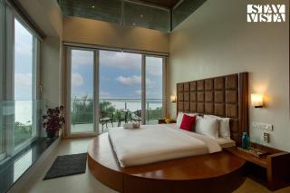 StayVista's Del Lago Farms - Lakeview Villa with Infinity Pool, Projector & Indoor-Outdoor Games - Nashik - 6