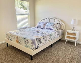 Beautiful New 4-BR Home Near all Major Attractions - Palm Coast - 1