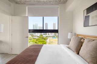 Blueground Wynwood gym roof pool nr Midtown MIA-96 - 3