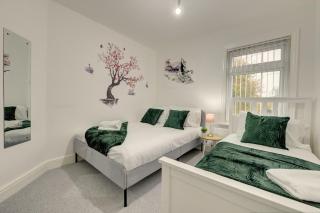 Stunning and Lovely 3 Bed House - Catch 22 - Coventry - 2