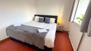 Big House - Airport Contractors - Relocating Families - Bramhope - 5