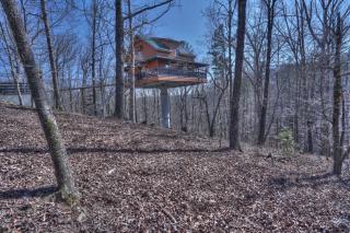 Top of the Line Treehouse Near Helen, Georgia - Cornelia - 4