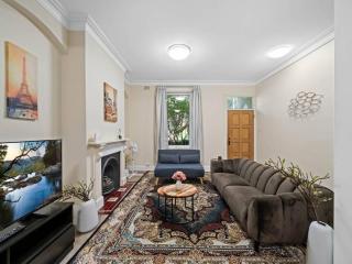 Fancy 4 BR House with Parking - ICC&Darling Harbour-8 mins walk - Sydney - 7