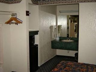 Regency Inn Motel by the Beach - 9